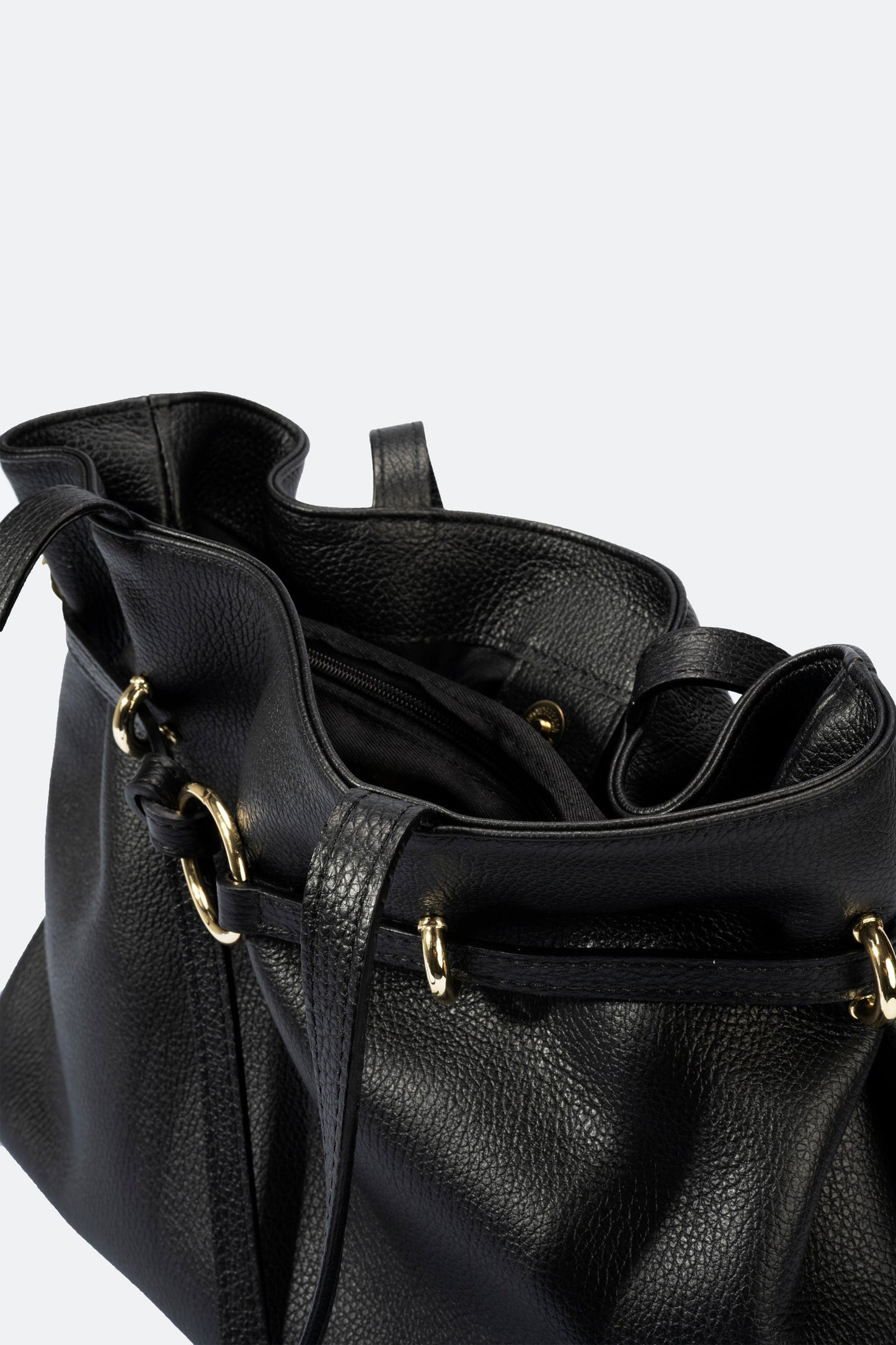 Oliva Black